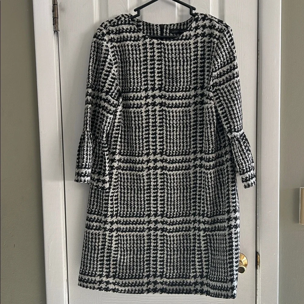 ZARA WOMAN SHIFT DRESS BLACK WHITE HOUNDSTOOTH PLAID BELL SLEEVES SIZE L - Picture 1 of 5